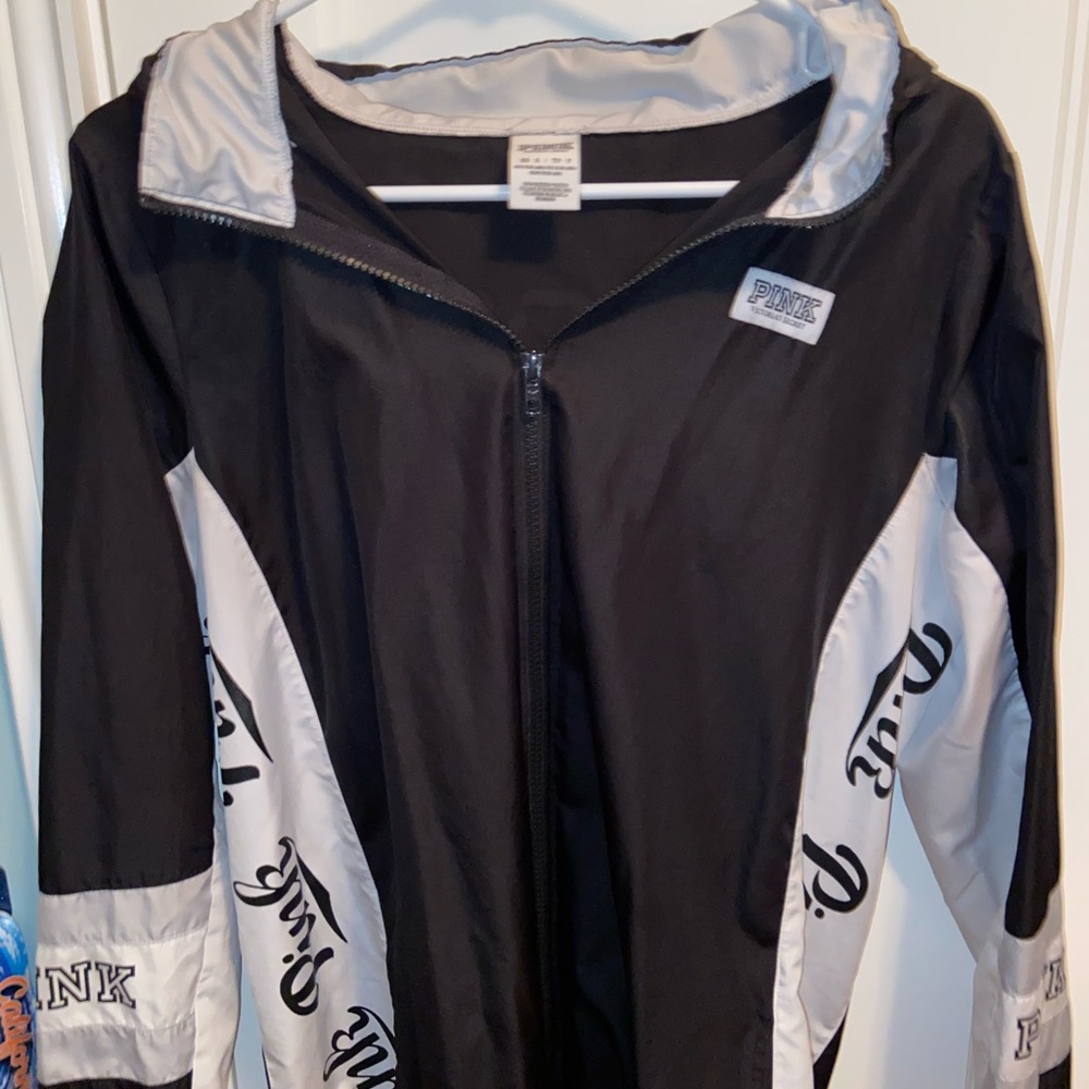 PINK b&w windbreaker!